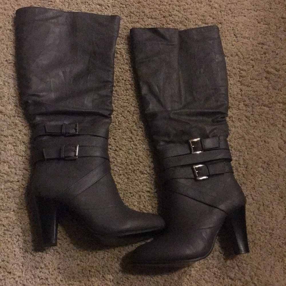 Gray faux leather boots. Wide calf
